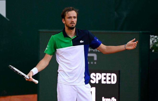 詹姆斯33+11+12哈特26+13+11 胜尼克斯.