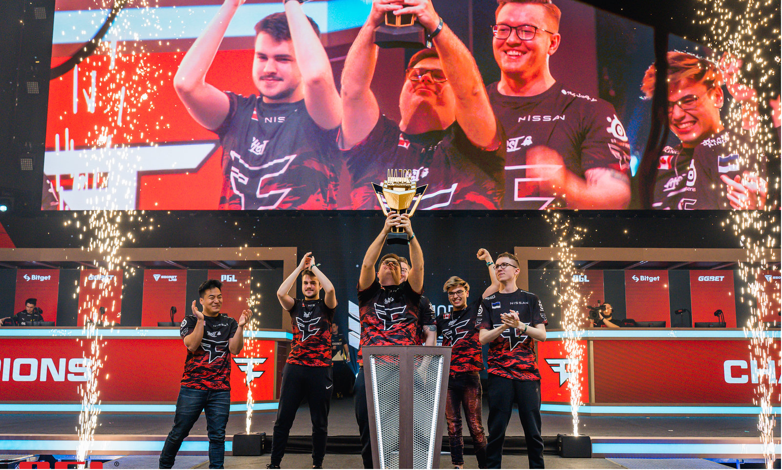 显示了他在 显示了他在